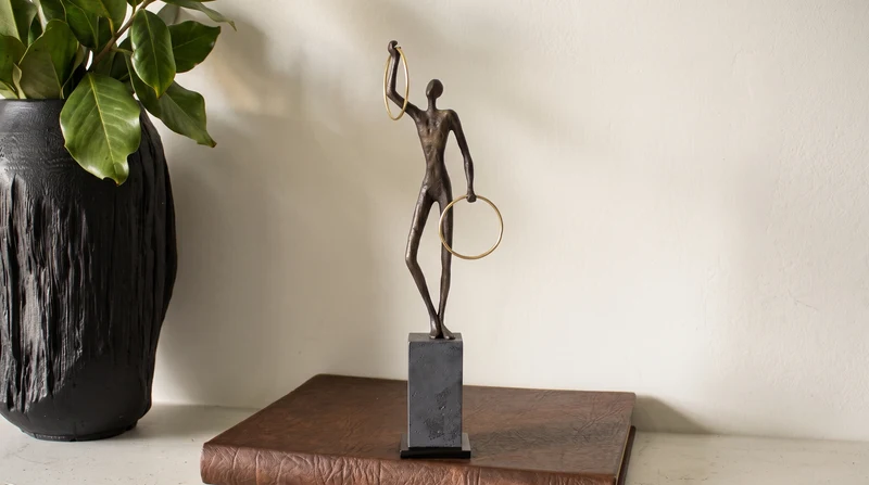 MALABARISTA CON AROS FIGURA DECORATIVA EN RESINA Y METAL