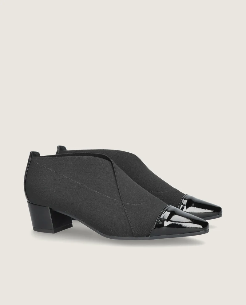 Zapatos Abotinados Greta Negros Charol