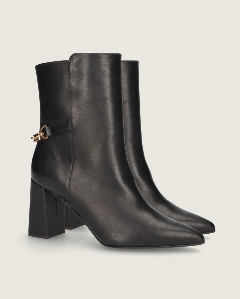 Botines Renata Negros Piel