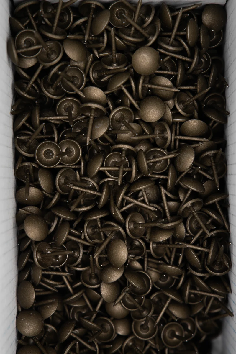 Tachuelas de adorno para tapicería y decoración