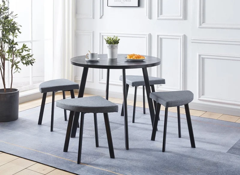 Conjunto de mesa de comedor IRINA de madera negra con 4 taburetes grises