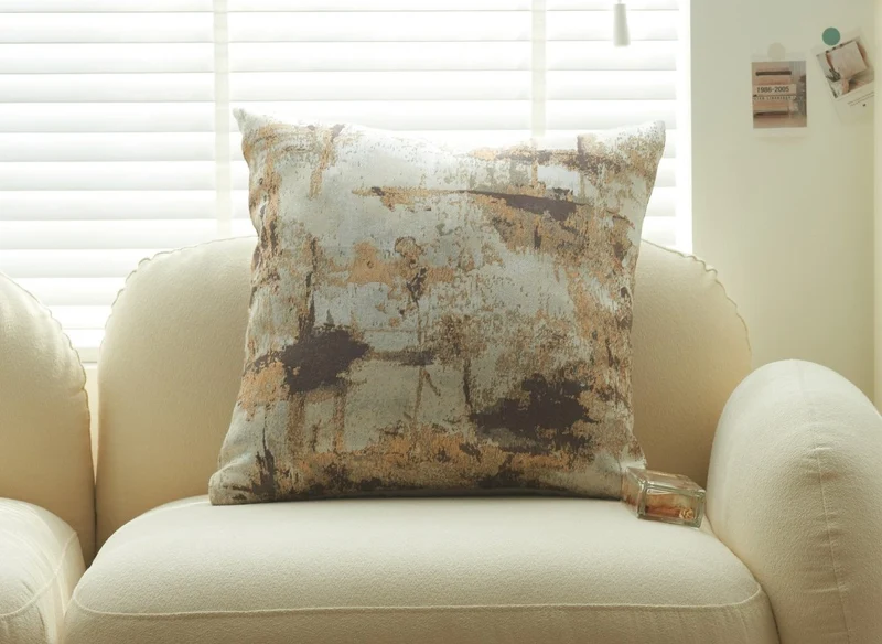 Cojín beige con estampados marrones, 45x45 cm, CASA