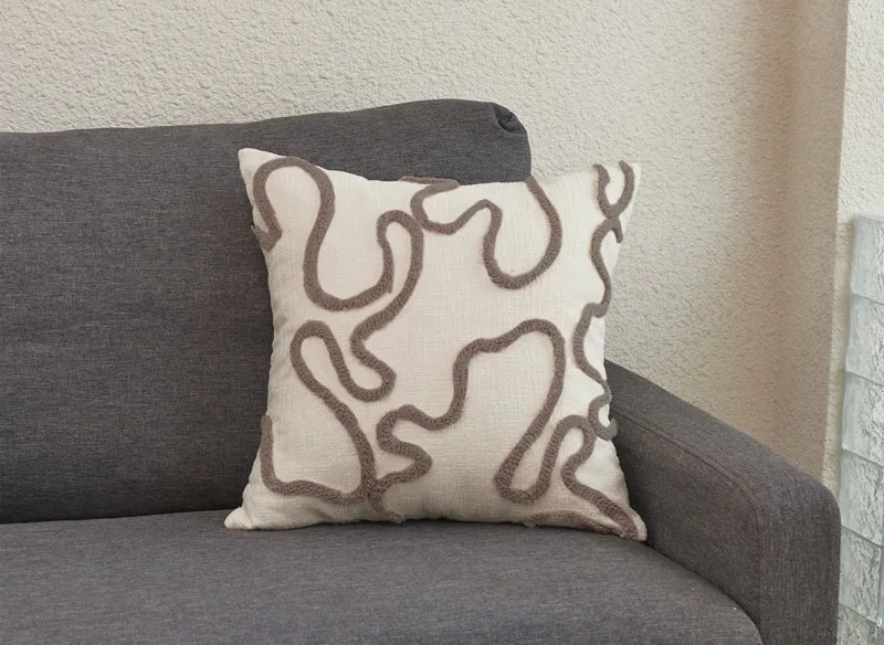Cojín beige con estampados marrones, 45x45 cm, BROOKLYN
