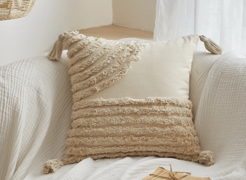 Cojín beige con tejido texturizado, 45x45 cm, MONTREAL