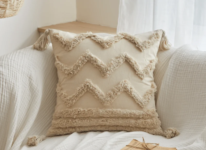 Cojín beige con tejido texturizado, 45x45 cm, YONU