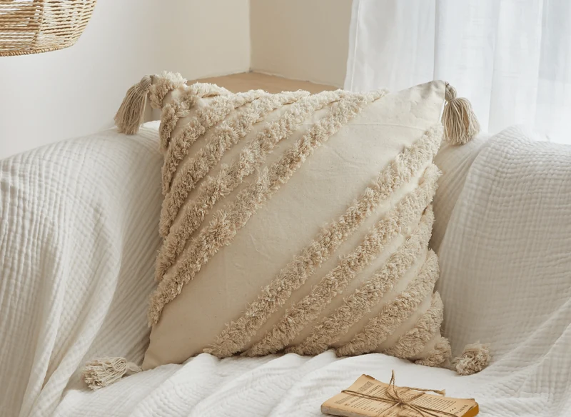 Cojín beige con tejido texturizado, 45x45 cm, NEVADA