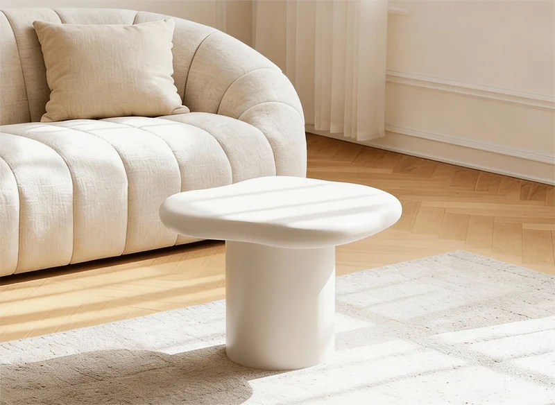 Mesa de centro redonda ZELINE en hormigón blanco cepillado con tablero asimétrico