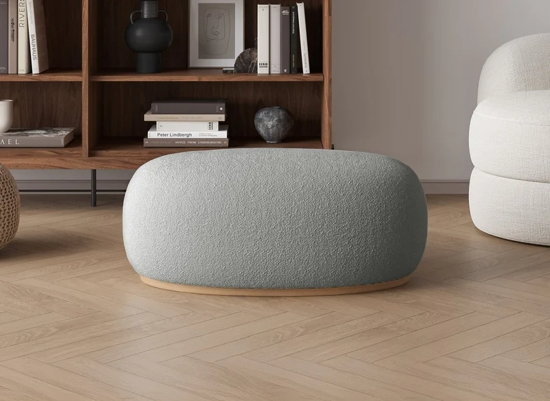 Puf ovalado CALY en tejido gris efecto piel de oveja y madera