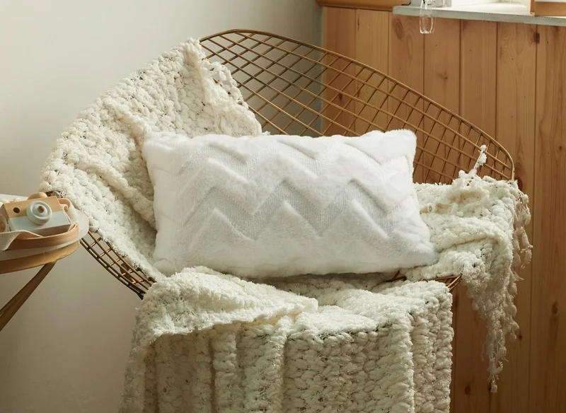 Cojín rectangular de 50x30 cm en tela suave con estampado de espiga blanca HARRY
