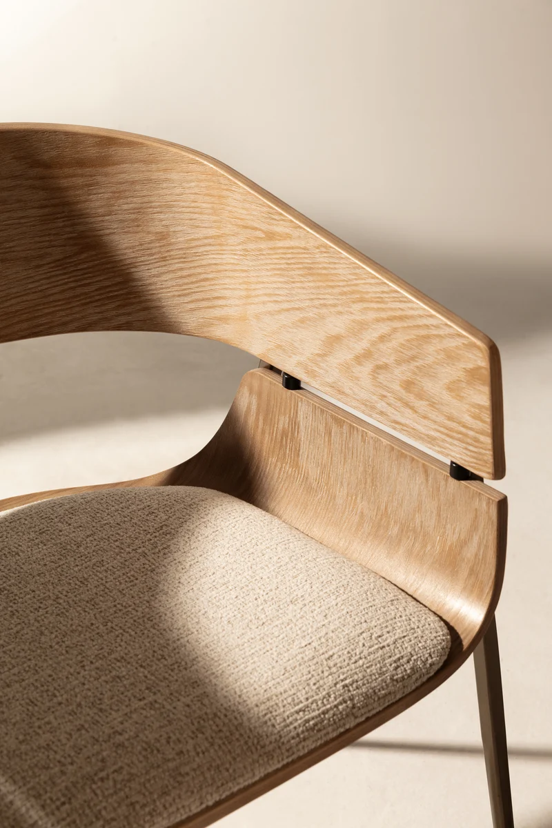 Silla de comedor Naia Beige y roble lavado y patas metálicas