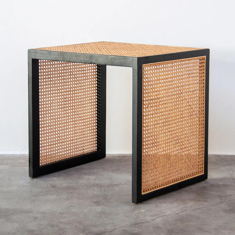 Mesa auxiliar de mimbre - Leon - Negro/Ratán natural - 46×51×56cm