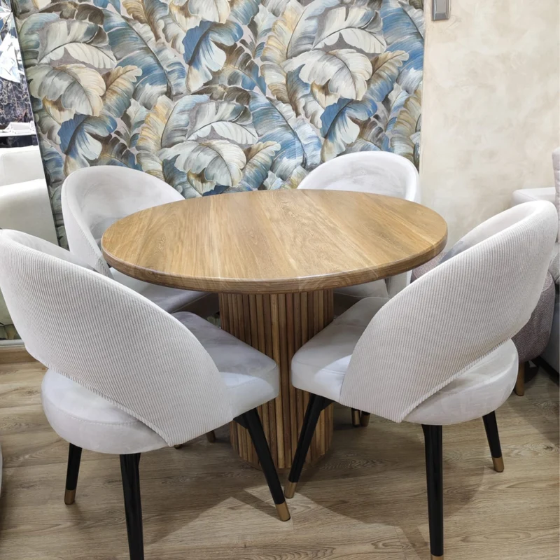 Comedor Toscana 4 puestos – Mesa redonda en madera flor morado con sillas tapizadas
