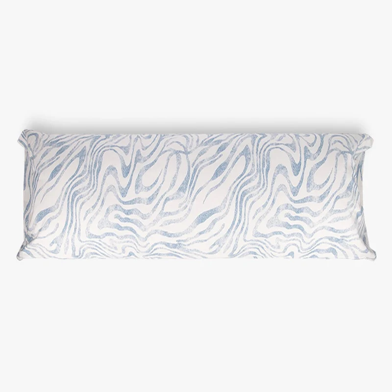 Fronha Almofada Dormir Branca com Curvas Azuis 45x155 LÍRIO