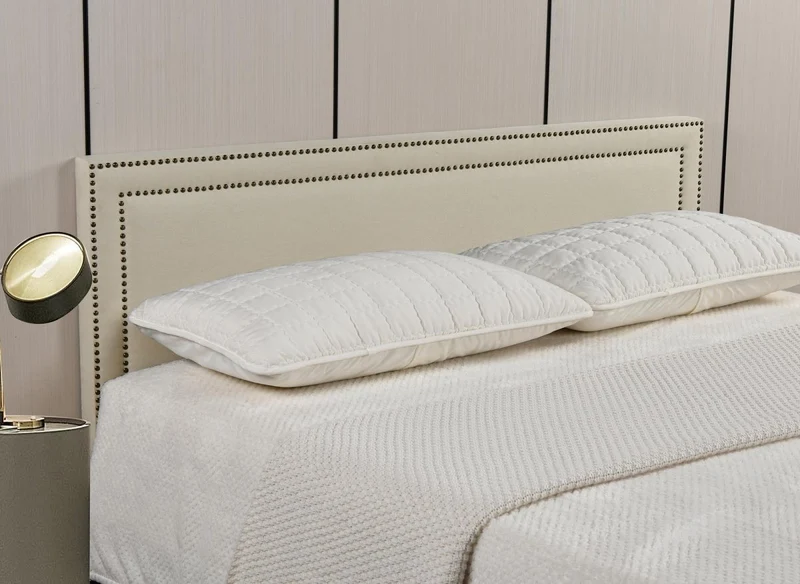 Cabecero LYVE de 180 cm con tachuelas y tapizado en lino beige