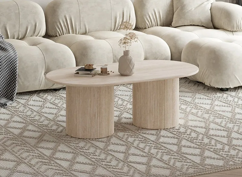Mesa de centro ovalada DHARA en mármol compuesto beige